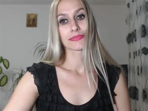 wunderschöne blonde reife webcam model spielt mit ihrer muschi xhamster