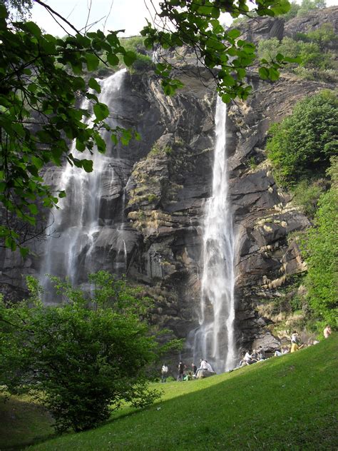 Its source is on pizzo del lago, at an elevation of 3,050 metres (10,010 ft). Cascate acquafraggia - Viaggi, vacanze e turismo: Turisti ...