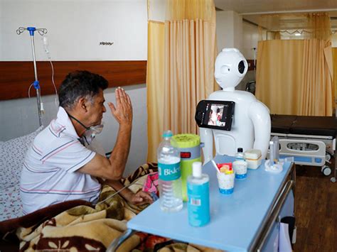 Robot Mitra Giúp Bệnh Nhân Covid 19 Trò Chuyện Với Người Thân Một Cách