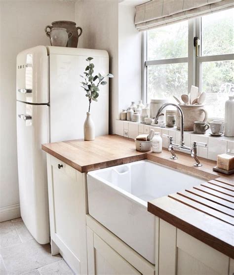 Joanna gaines is the goddess of green: 40 Joanna Gaines-Inspired Homes That Have That Modern Farmhouse Feel | Kitchen inspirations ...