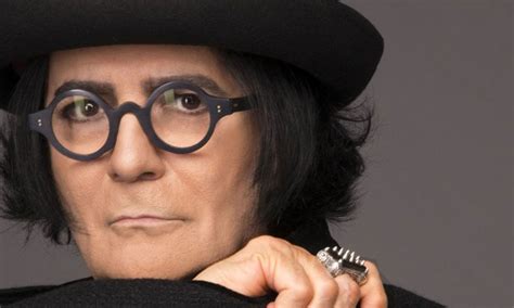 Renato zero, pseudonimo di renato fiacchini (roma, 30 settembre 1950), è un cantautore, showman, ballerino e produttore discografico italiano. Renato Zero - Mi Piace Roma