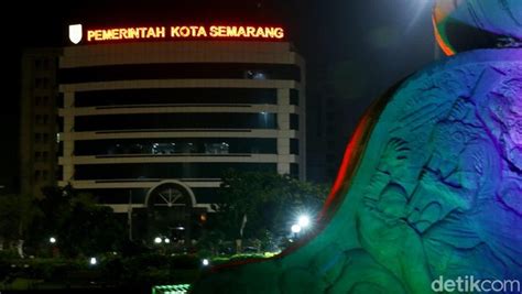 Warna Warni Tugu Muda Semarang Yang Mempesona