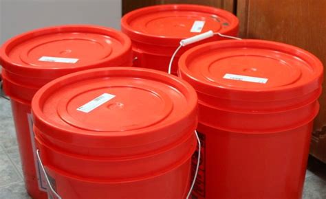 How To Make 5 Gallon Emergency Buckets And What To Put In Them