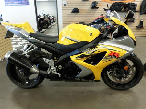 Suzuki's gsxr continues to be class favorite with it's striking looks, powerful engine and long term reliability. Buy 2007 Suzuki GSXR 1000 1000 Sportbike on 2040-motos