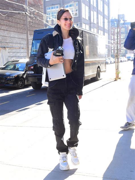 Account dedicated for your favorite daily looks of bella hadid ✨ #bellahadid. Bella Hadid Street Style 12/19/2018 • CelebMafia