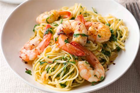 Learn How To Make Garlic Prawn Pasta With This Recipe — Guardian Life