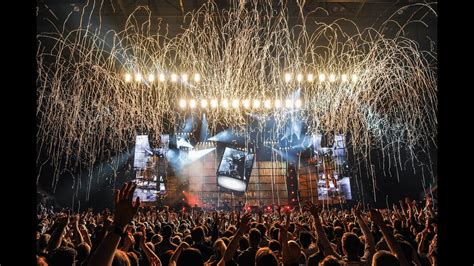 How to use vie in a sentence. Die Fantastischen Vier auf 'VIER UND JETZT' Tour 2016/2017 ...