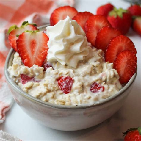 Strawberries And Cream Overnight Oats Beeyondcereal