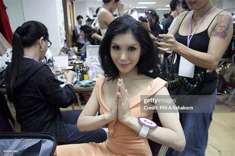 contestant michelle binas from the philippines posed in thai photo d actualité getty images