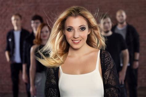 Anna julie slováčková to jako dcera slavných rodičů neměla lehké. Anna Julie Slováčková & Aura - Co víc