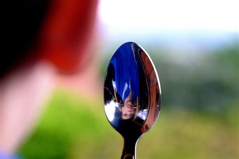 Pourquoi On Se Voit à Lenvers Dans Une Cuillere