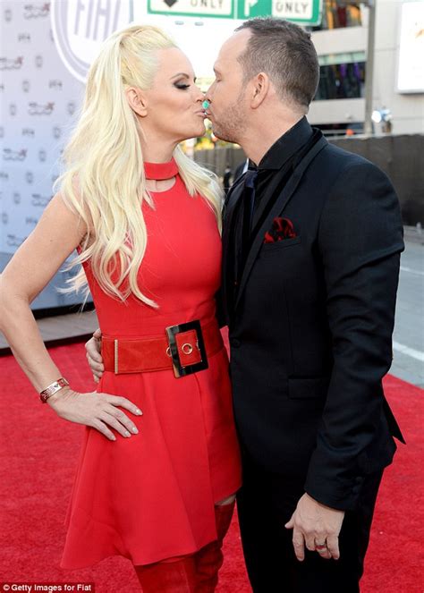 Jenny Mccarthy Gets Hands On With Husband Donnie Wahlberg At Amas 2015