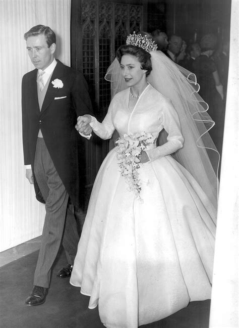 Real story of princess margaret £900,000 wedding tiara: Princess Margaret on her wedding day in 1960. | Royal ...