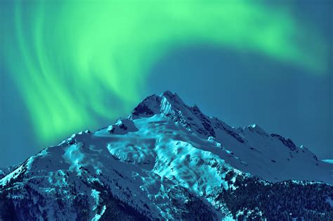 Aurora Borealis And Mountain Hd Wallpapers Wallpaper Cave