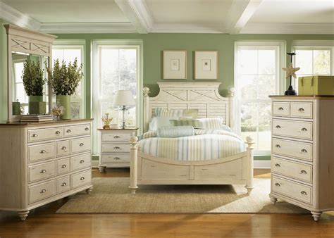 Use the kennedy distressed white queen bedroom set by ashley furniture to make sure your bedroom has the dreamy rustic farmhouse look of your dreams! Summerville Poster Bedroom Collection | White bedroom set ...