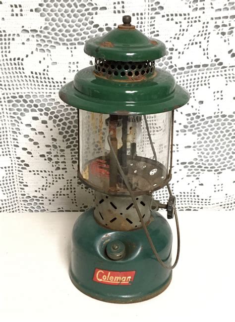 Vintage 1959 Coleman Fuel Lantern Model 220e With Original Globe