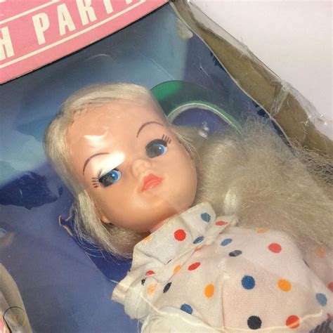 Vintage 1980s Pedigree Sindy Doll Beach Party Blonde Hair Boxed