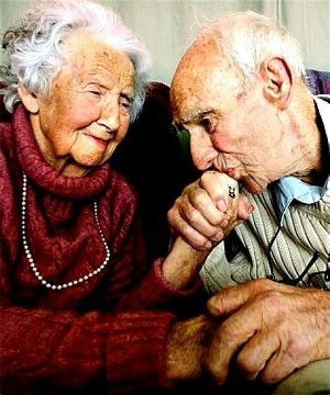 Diese 20 Fotos Beweisen Wahre Liebe Kennt Kein Alter Old Couple In