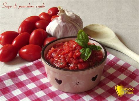 Passata di pomodoro a crudo per la conserva: Sugo di pomodoro crudo, ricetta estiva