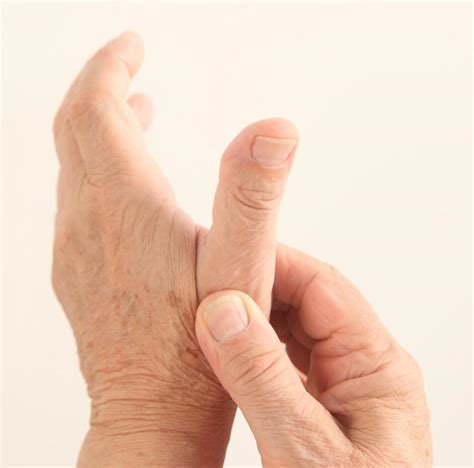 What Are The Symptoms Of Thumb Gout With Pictures