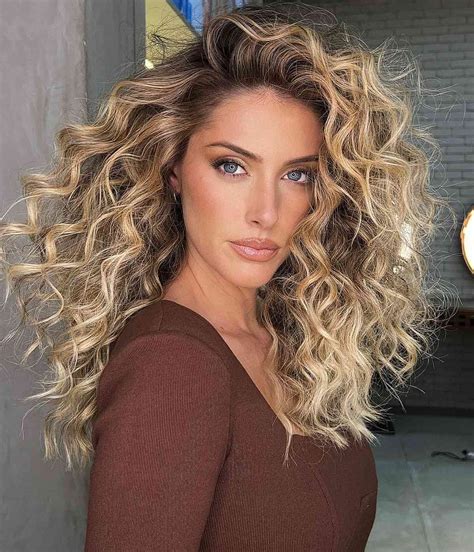 Ombre For Curly Hair 20 Gorgeous Examples In 2024 Blonde Curly Hair Blonde Hair Looks Long