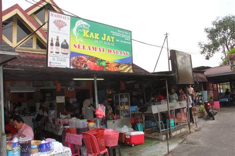 I'm not sure why i always pick this stall, but i'm guessing it's because it's always the nearest to my parking spot. monkeY eYe: Kak Jat Ikan Bakar @ Jalan Bellamy