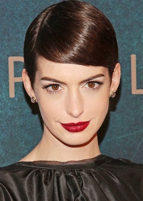 Anne Hathaway Deep Side Parting Short Hairstyles Capellistyleit
