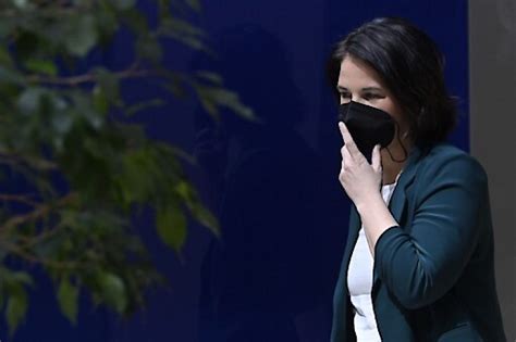 Einen bachelorabschluss hat annalena baerbock nicht, aber vordiplom und master. Nach Vorwürfen: Grüne ändern Baerbocks Vita erneut | Exxpress