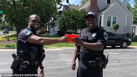 Illinois Cop Convey Visits Lemonade Stand Where Two Teenagers 13 Were Robbed At Gunpoint