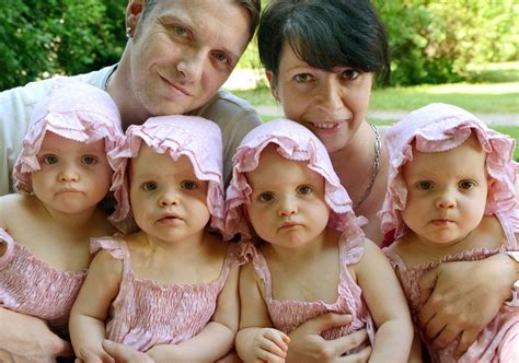 Épinglé Par April Perry Sur Baby Girls Jumeaux Triplés Enfant