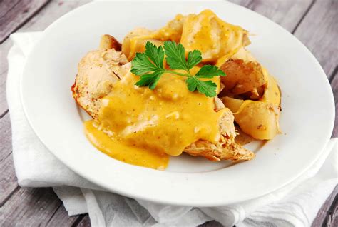 Weight watchers hamburger stroganoff all she cooks. Crock Pot Cheesy Chicken and Potatoes Recipe - 7 Points ...