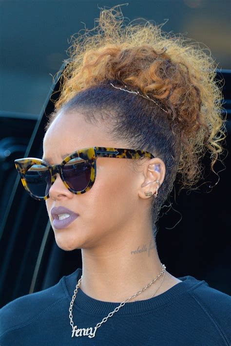 Rihannas Hairstyles And Hair Colors Steal Her Style Page 4