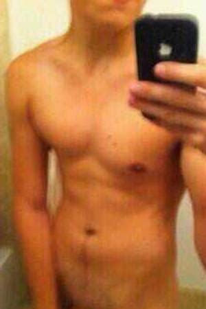 Dylan Sprouse Laughs Off Nude Selfies Leak I Thought I Looked Hot