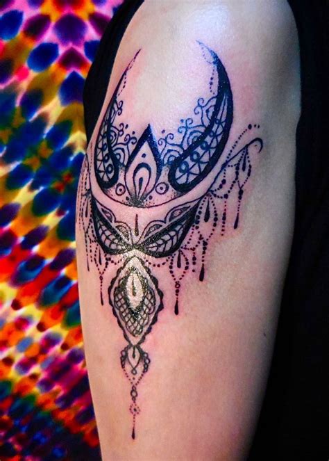 wzory tatuaży na ramieniu dla kobiety