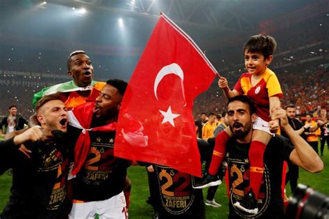 Galatasaray Champion De Turquie Apr S Sa Victoire Face Basaksehir L