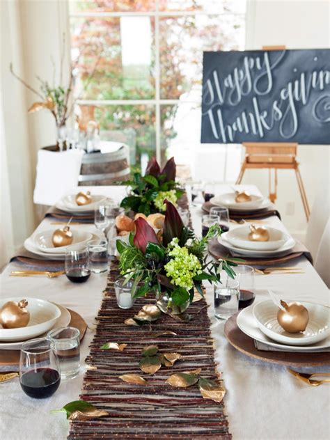 Here are 26 wonderful thanksgiving table setting picture for you, so that you can set your table so beautifully that it looks. 20 Thanksgiving Table-Setting Ideas and Recipes | HGTV
