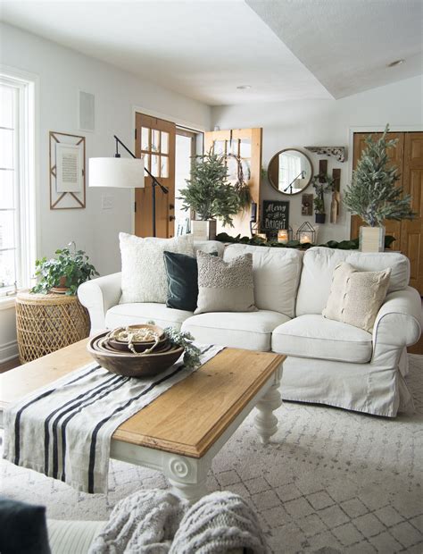 Modern living room with sofa and decoration. Neutral Modern Farmhouse Christmas Decorations | Modern ...