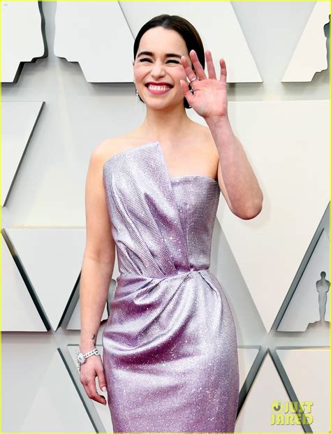 Emilia Clarke Says She Cant Pee In Her Dress At Oscars 2019 Photo