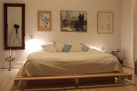 Apabila katil anda siap, bolehlah letakkan tilam, bantal, dan pasangkan cadar. Design Katil Kayu Pallet | Blog Sihatimerahjambu