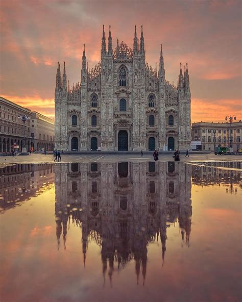 It is the leading financial center and the most prosperous manufacturing and commercial city of italy. travel landscape photography (With images) | Italy ...