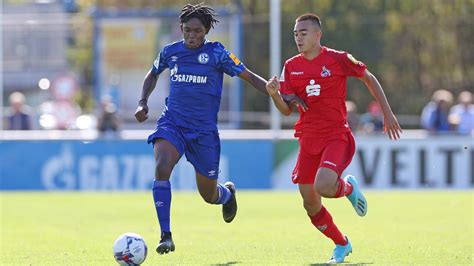Er hielt beispielsweise gut fest gegen salih özcan (16.), parierte stark gegen benno schmitz (23.) und auch stark gegen florian kainz (26.). U17: Die Highlights gegen Köln - Schalke TV - Schalke 04