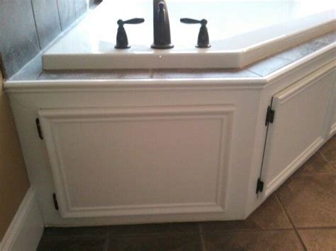 An invisible tile access panel. clever way to allow access under the jetted tub, hinge the ...