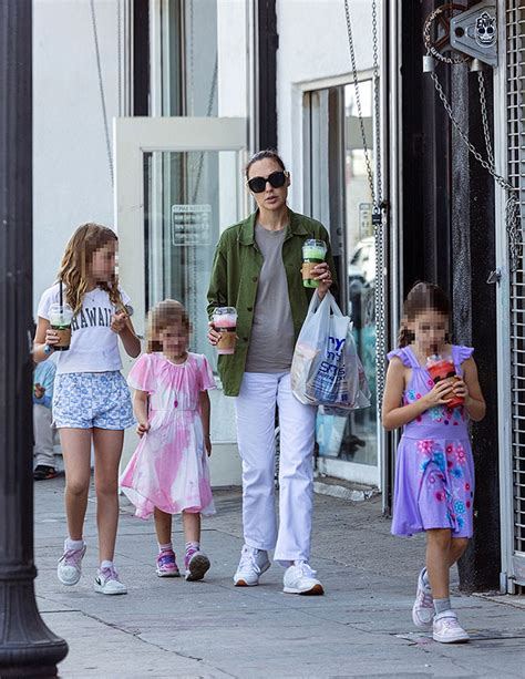 Gal Gadot And Daughters Alma And Maya Noticed In Los Angeles Picture Hollywood Life Cnnislands