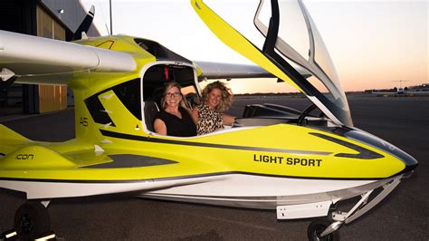 Elegant Living Hosts Icon Aircraft For A Ladies Night Out At Tampa