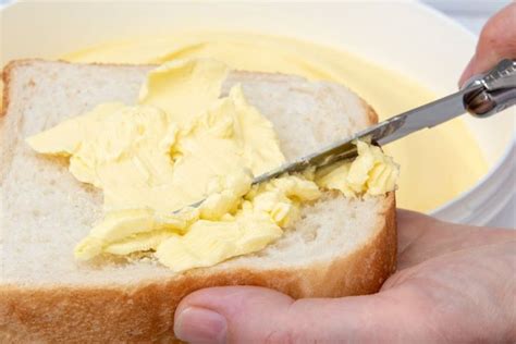 Qual a diferença da manteiga para a margarina Veja o que é menos pior
