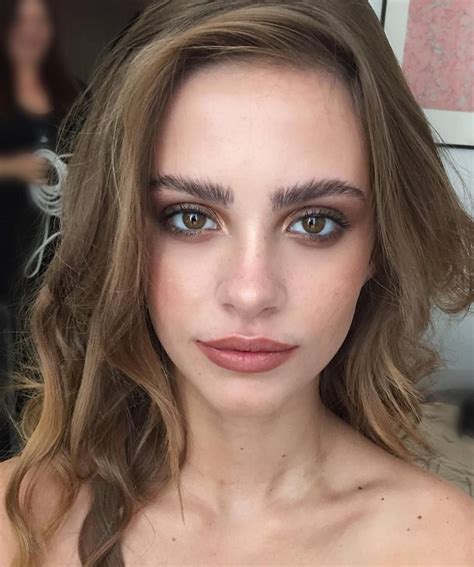 Natural eyebrows and unruly eyebrows aren't synonymous. 53 Pretty Girls with Natural Makeup Idea | Natural ...