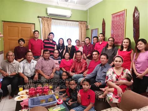 Amalan rumah terbuka sudah menjadi lumrah dalam kalangan masyarakat malaysia. Amalan Rumah Terbuka Semasa Perayaan - Mememntingkan diri ...