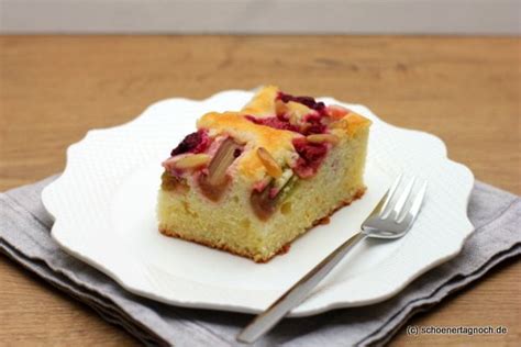 Rhabarber hat gerade einmal 1,4g. Schöner Tag noch! Food-Blog mit leckeren Rezepten für jeden Tag: Rhabarber-Himbeer-Kuchen ...