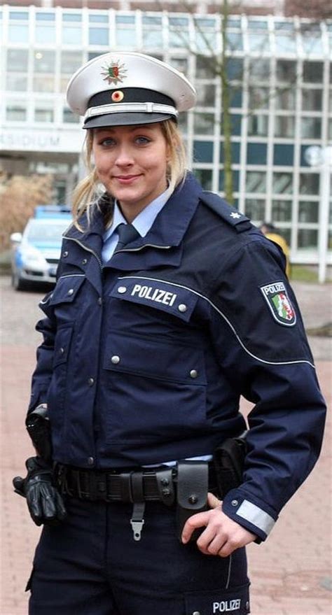 polizistin nrw police women female cop female police officers