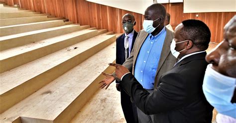 In der frühzeit der modernen leichtathletik wurden in großbritannien rennen über 6 meilen (9656 meter) oder 10 meilen (16.094 meter) ausgetragen. Poor turnout as Maseno University reopens after Covid-19 ...